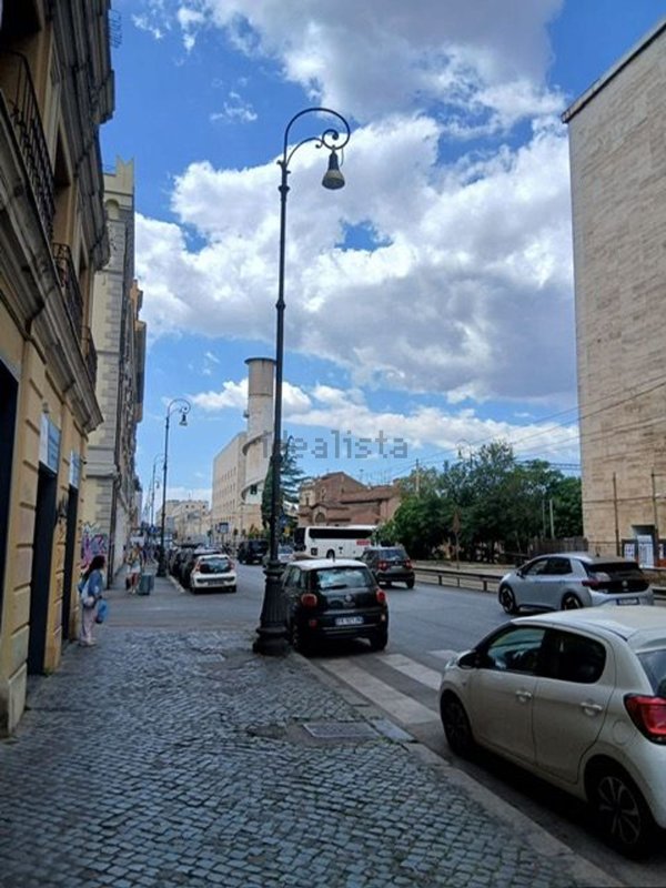 locale commerciale in vendita a Roma in zona Esquilino