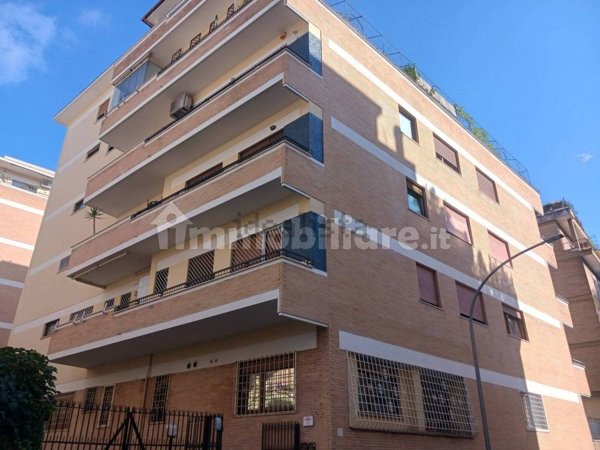 appartamento in vendita a Roma in zona Tor di Quinto