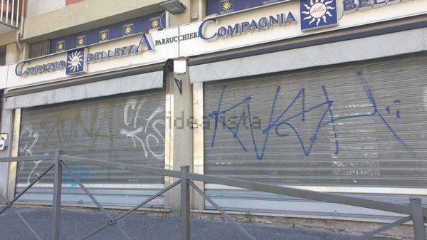 negozio in vendita a Roma in zona Ardeatino