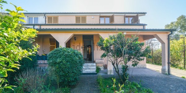 casa indipendente in vendita a Roma in zona Axa