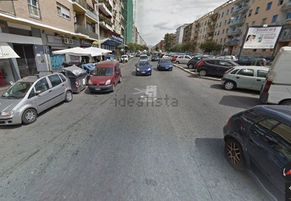 negozio in vendita a Roma in zona Don Bosco