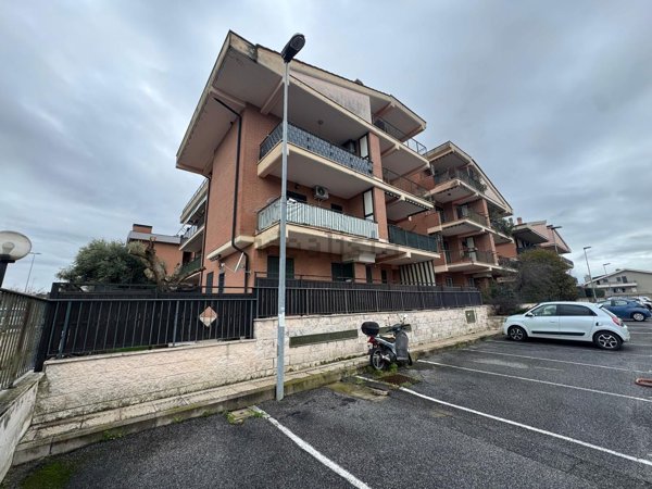appartamento in vendita a Roma in zona Castelverde
