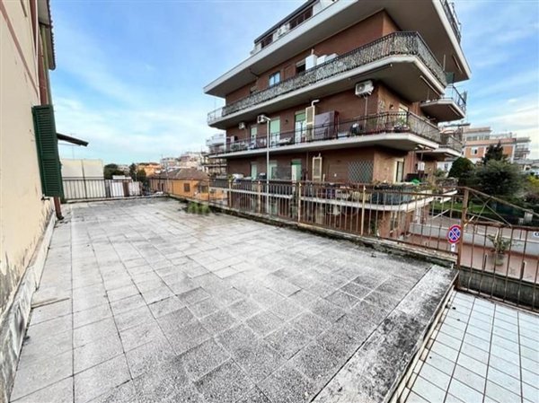 appartamento in vendita a Roma in zona Tomba di Nerone