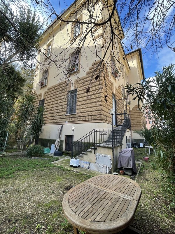 appartamento in vendita a Roma in zona Esquilino