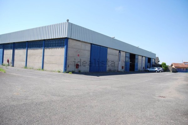 capannone in vendita a Roma in zona Ardeatino