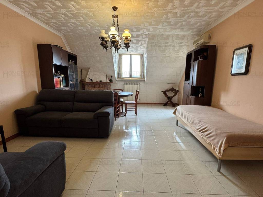 appartamento in vendita a Roma in zona Lago Regillo