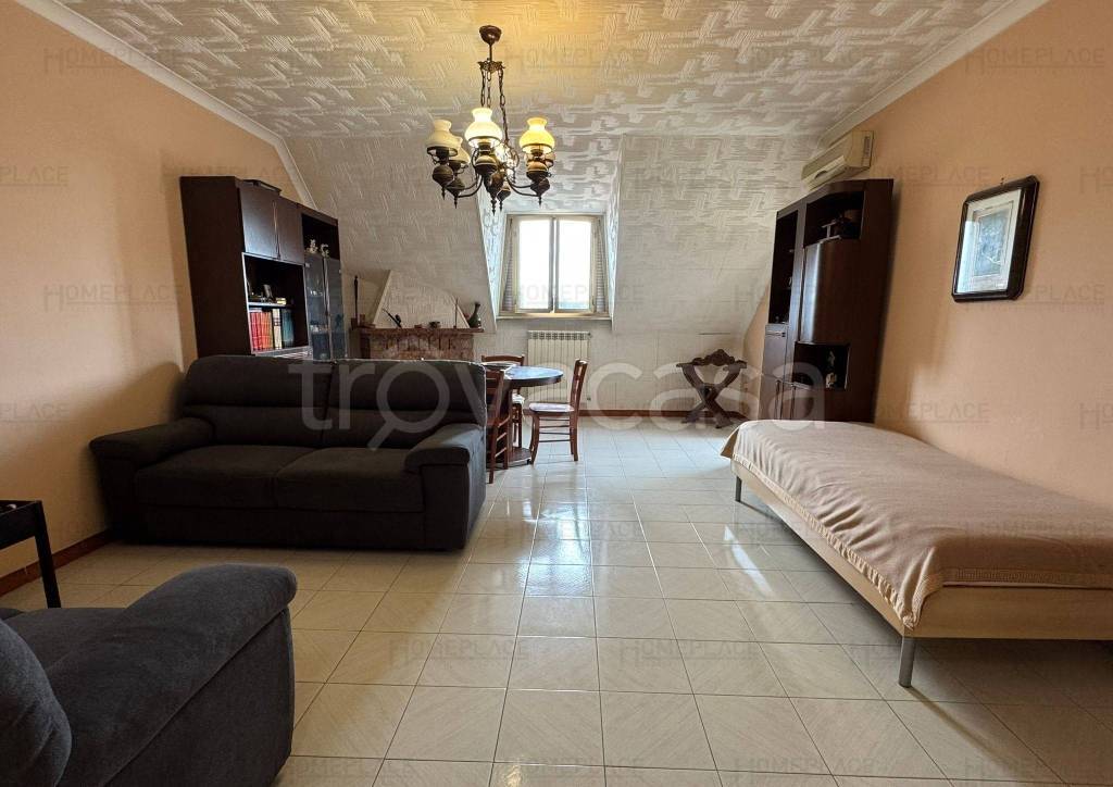 appartamento in vendita a Roma in zona Lago Regillo