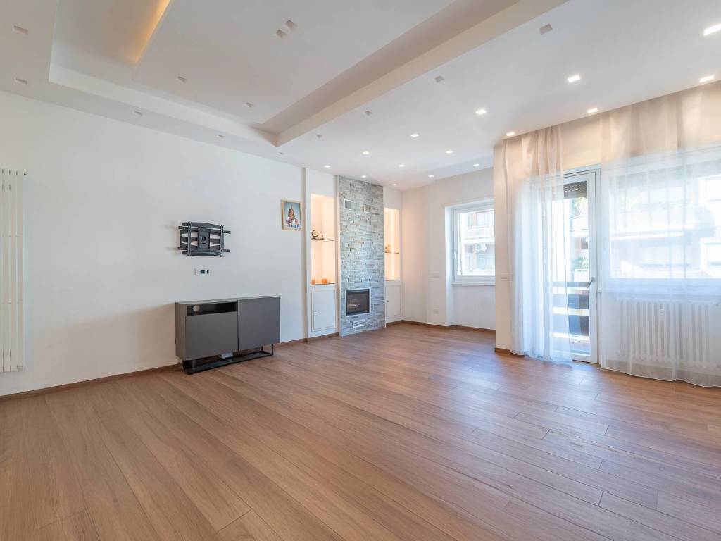 appartamento in vendita a Roma in zona Ostia Antica