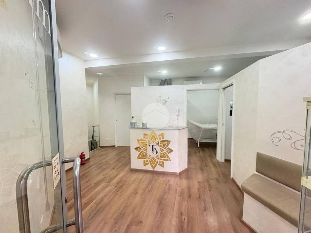 negozio in vendita a Roma in zona Tor di Quinto