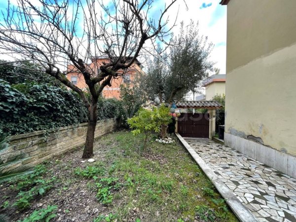 appartamento in vendita a Roma in zona Ostiense