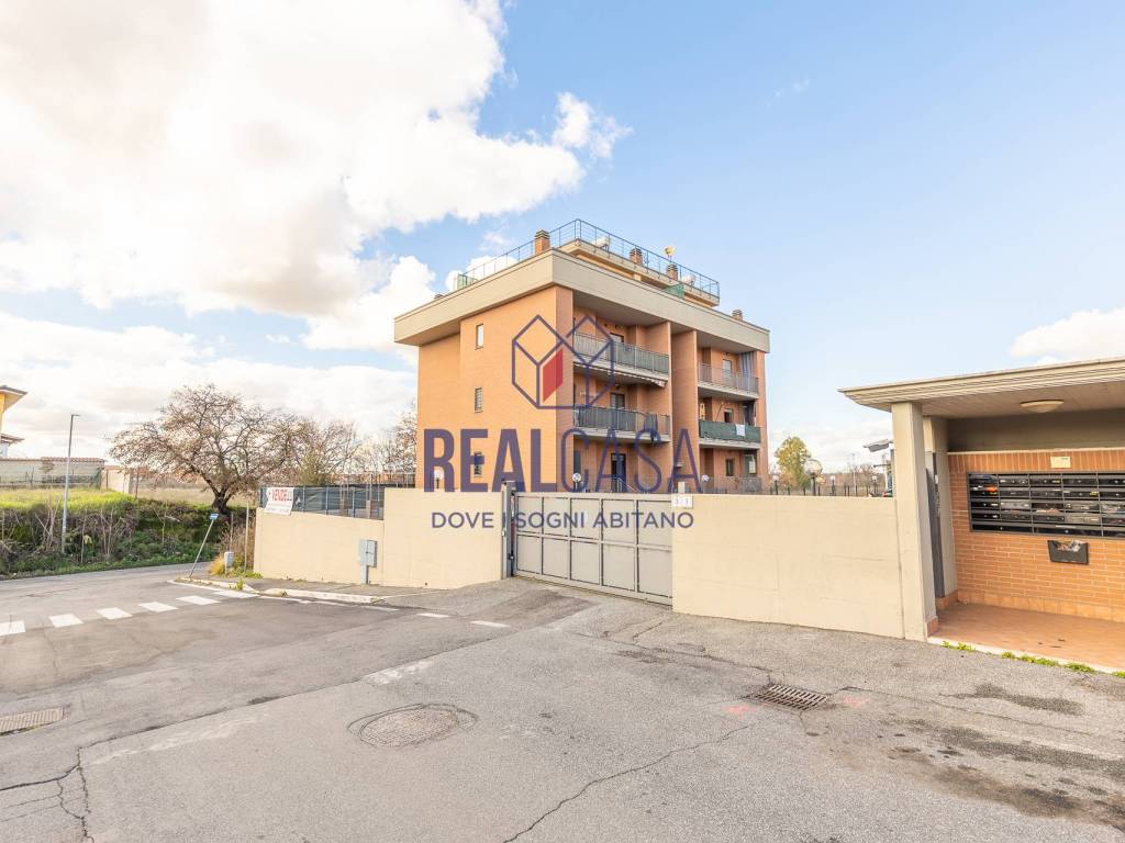 appartamento in vendita a Roma in zona Castelverde