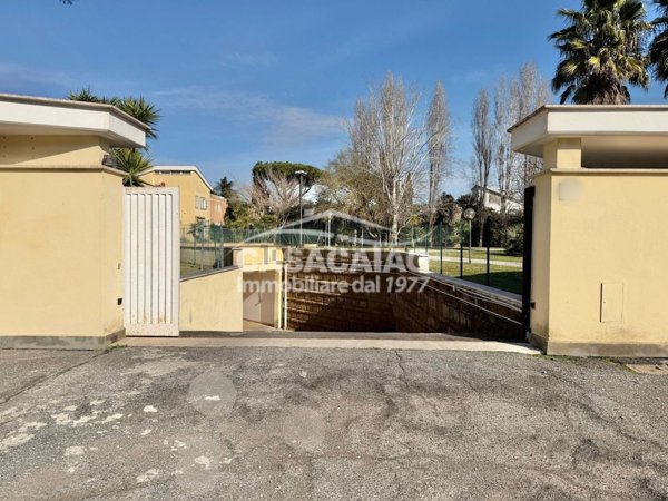 locale di sgombero in vendita a Roma in zona Casal Palocco