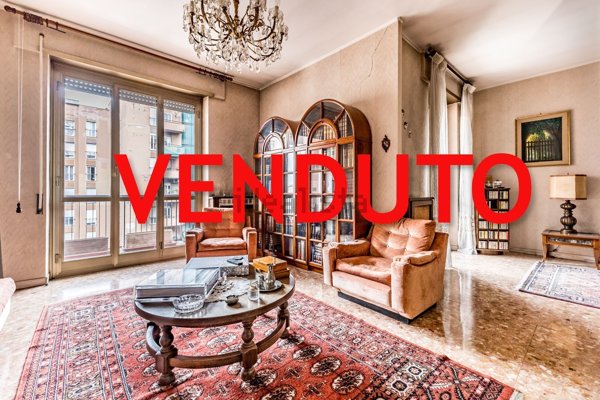 appartamento in vendita a Roma in zona Ardeatino