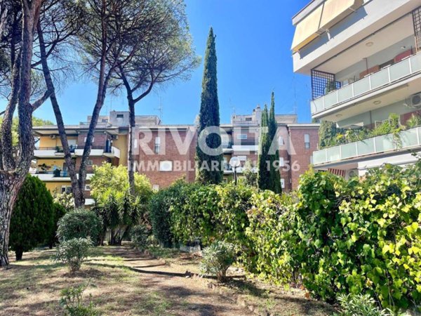 appartamento in vendita a Roma in zona Tomba di Nerone