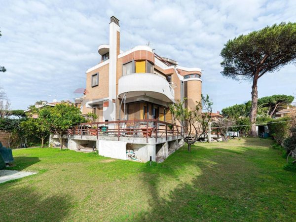 casa indipendente in vendita a Roma in zona Axa