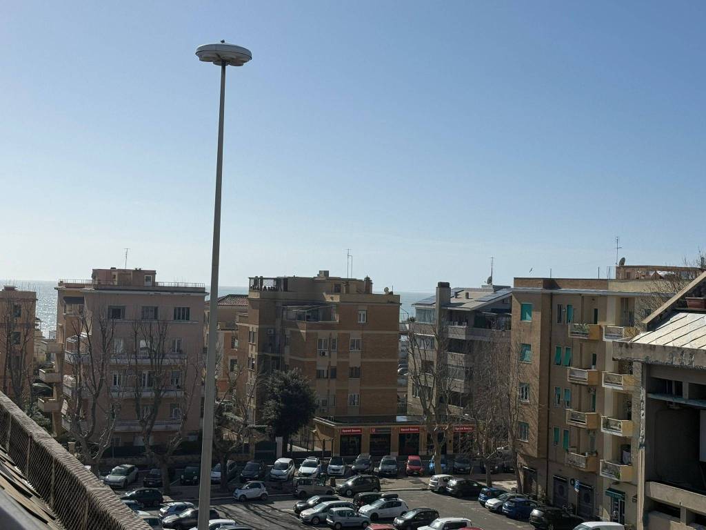 appartamento in vendita a Roma in zona Ostia