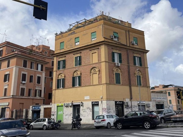 appartamento in vendita a Roma in zona Appio Latino