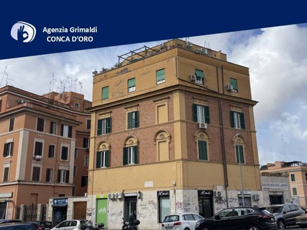appartamento in vendita a Roma in zona Appio Latino