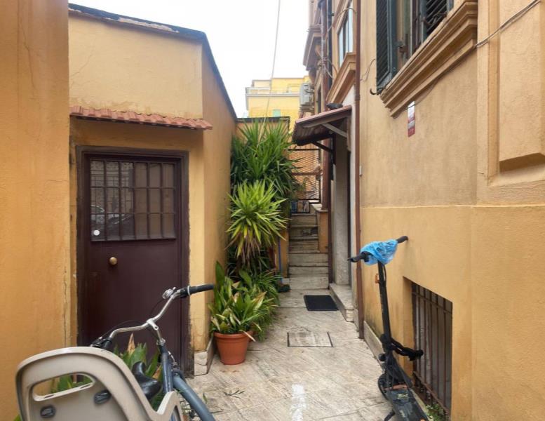 appartamento in vendita a Roma in zona Appio Latino