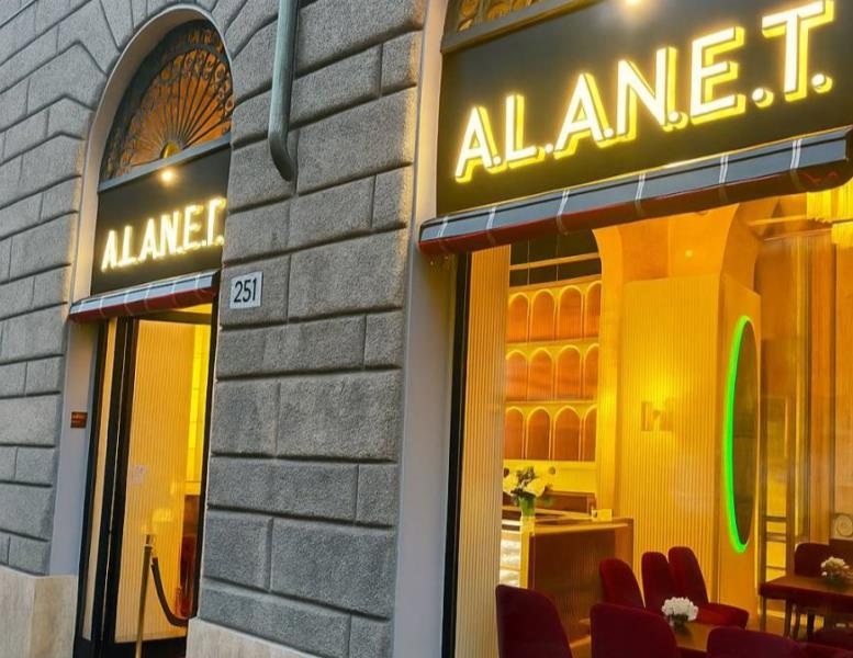 locale commerciale in vendita a Roma in zona Rione Monti/Campitelli