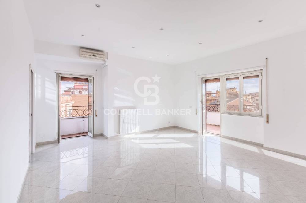 appartamento in vendita a Roma in zona Tomba di Nerone