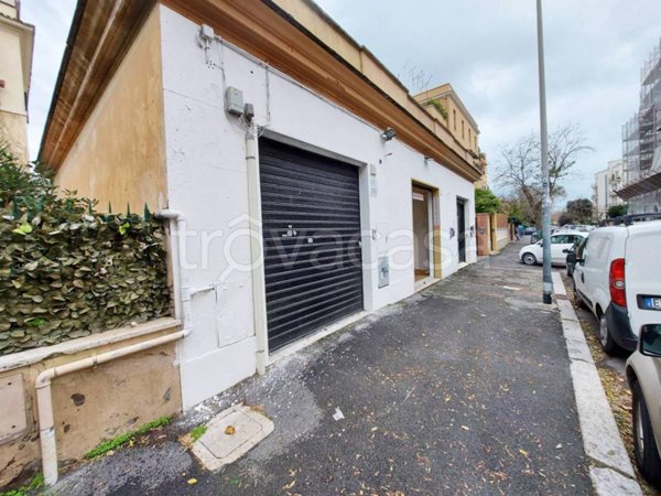 negozio in vendita a Roma in zona Ostia