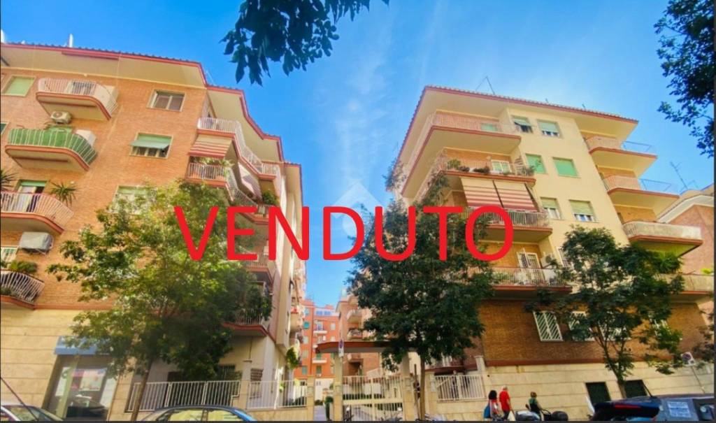 appartamento in vendita a Roma in zona Tuscolano