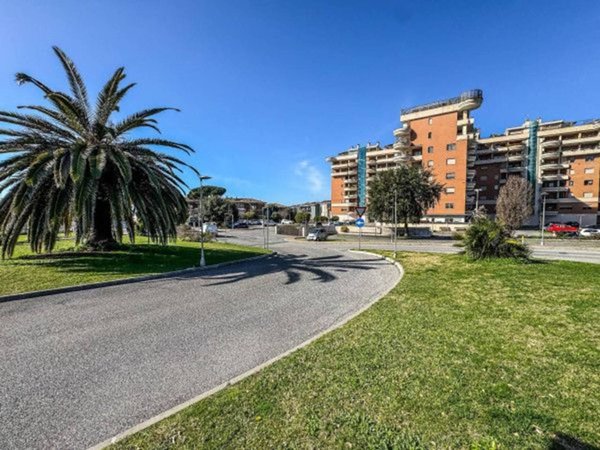appartamento in vendita a Roma in zona Axa