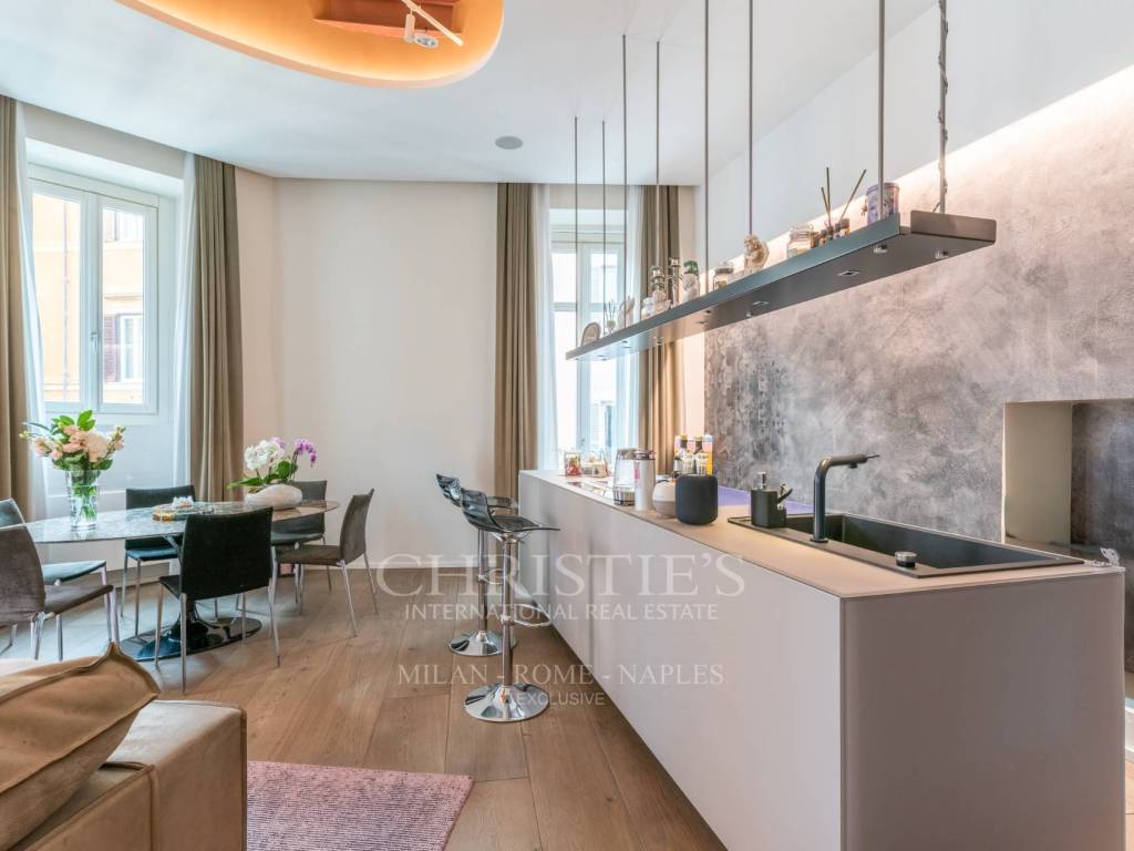 appartamento in vendita a Roma in zona Parione/Sant'Eustachio