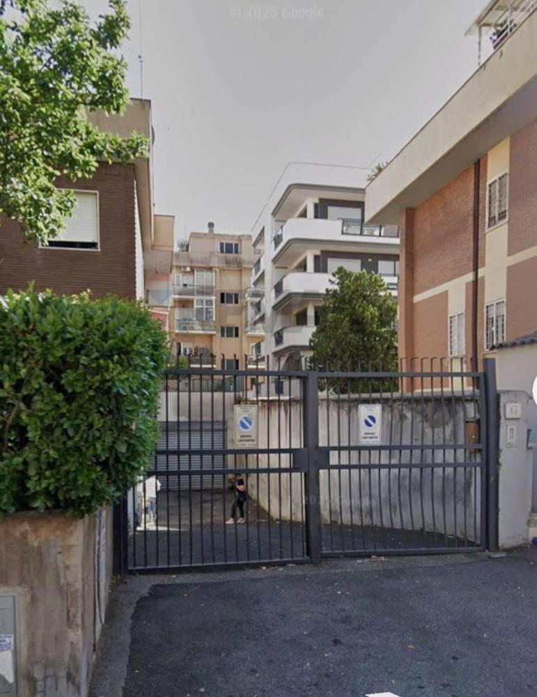 negozio in vendita a Roma in zona Primavalle