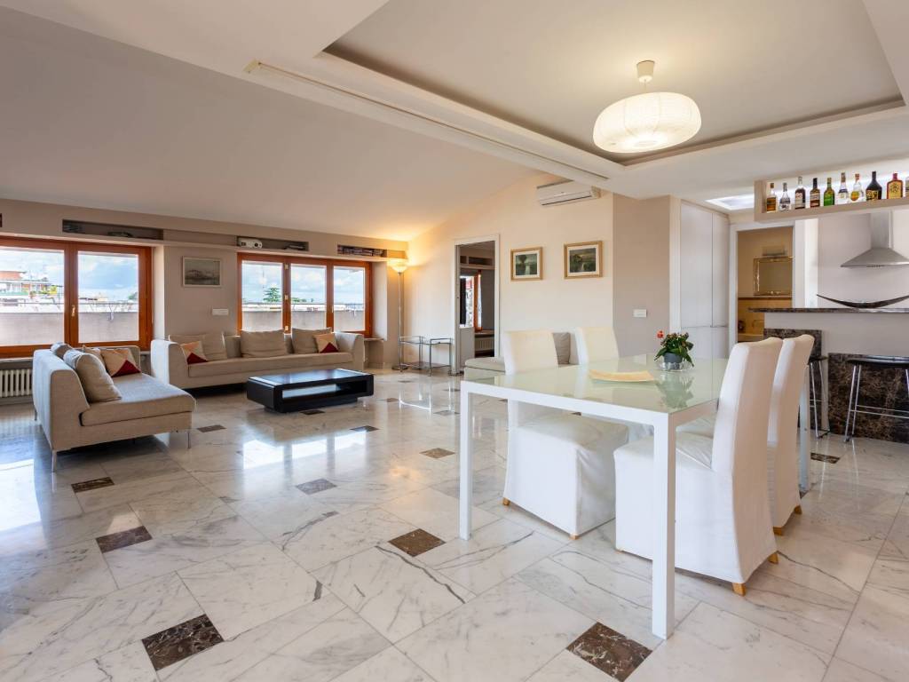 appartamento in vendita a Roma in zona Tor di Quinto