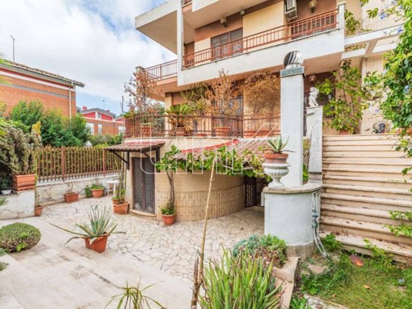 casa indipendente in vendita a Roma in zona Axa