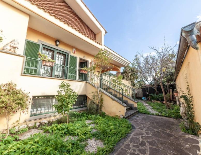 casa indipendente in vendita a Roma