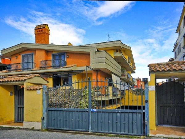 appartamento in vendita a Roma in zona Casal Morena