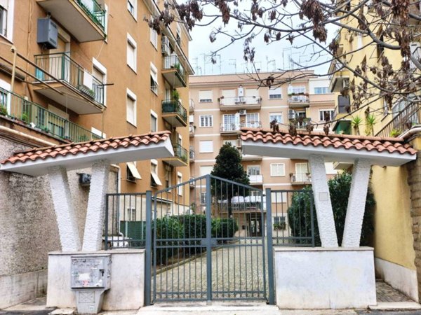 appartamento in vendita a Roma in zona Tuscolano