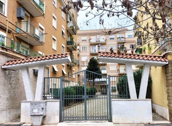 appartamento in vendita a Roma in zona Appio Claudio