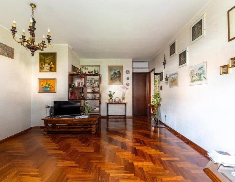 appartamento in vendita a Roma in zona Ardeatino