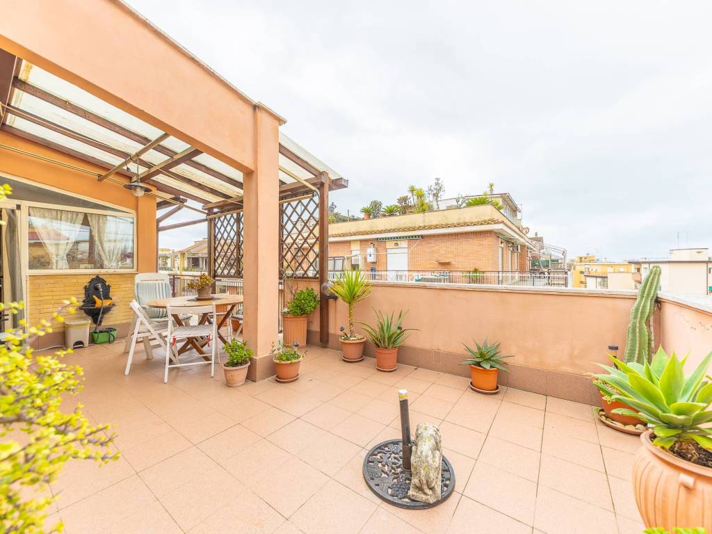 appartamento in vendita a Roma in zona Ostia