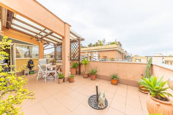 appartamento in vendita a Roma in zona Ostia