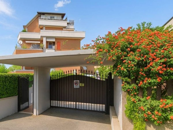 appartamento in vendita a Roma in zona Vitinia