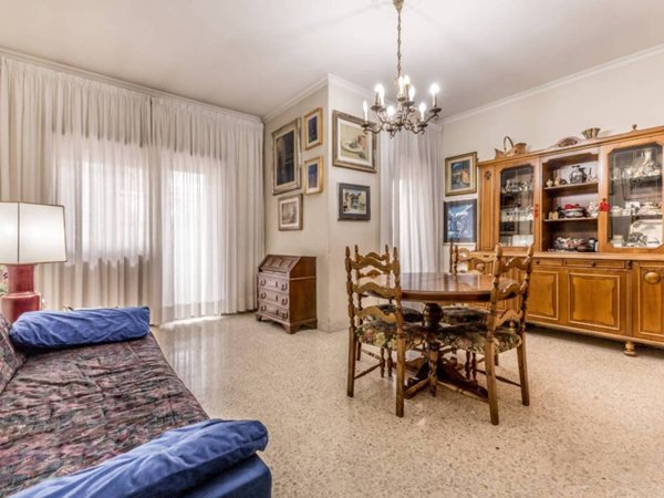 appartamento in vendita a Roma in zona Ardeatino