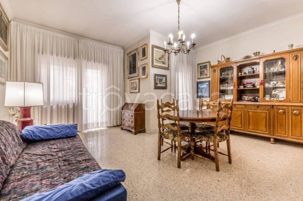appartamento in vendita a Roma in zona Ardeatino