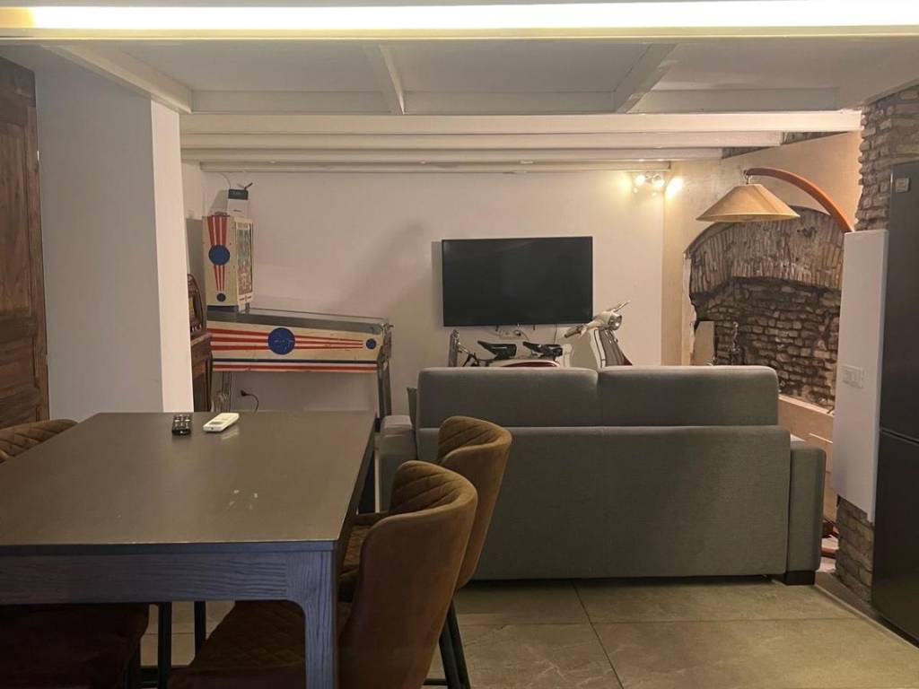 appartamento in vendita a Roma in zona Rione Monti/Campitelli