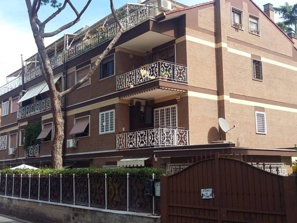 appartamento in vendita a Roma in zona Appio Pignatelli