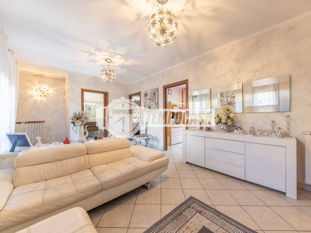 appartamento in vendita a Roma in zona Lunghezza