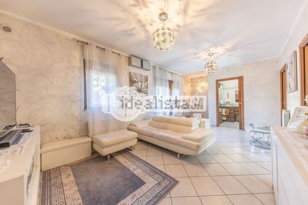 appartamento in vendita a Roma in zona Lunghezza
