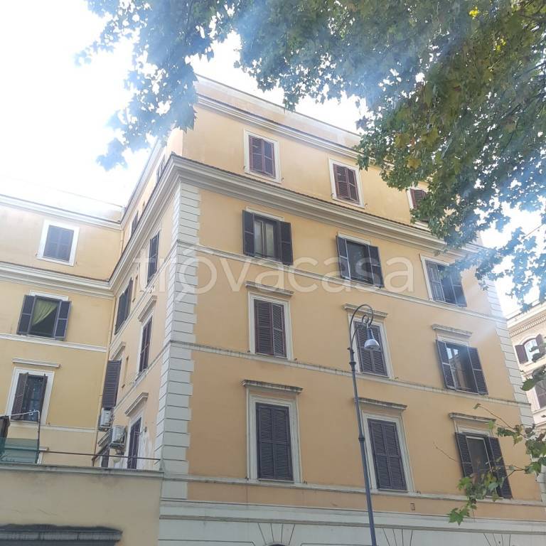 locale commerciale in vendita a Roma in zona Testaccio