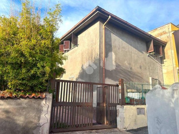 casa indipendente in vendita a Roma in zona Labaro