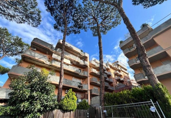 appartamento in vendita a Roma in zona Tomba di Nerone