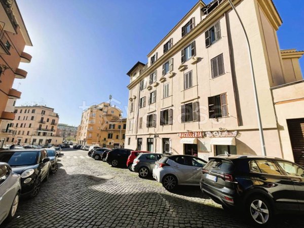 appartamento in vendita a Roma in zona Appio Latino